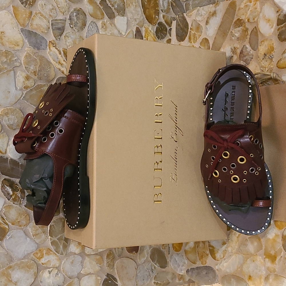 BURBERRY KILTIE FRINGE LEATHER SANDALS - Picture 16 of 16